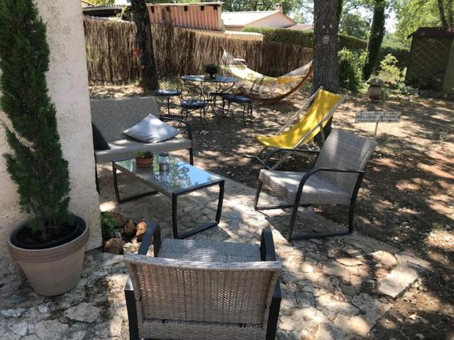Petit mas provencal 3 pers 1 piece 30 m2 tout confort lisiere foret jardin Jacuzzi Piscine Saint-Paul-en-Forêt Extérieur photo
