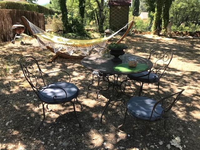 Petit mas provencal 3 pers 1 piece 30 m2 tout confort lisiere foret jardin Jacuzzi Piscine Saint-Paul-en-Forêt Extérieur photo