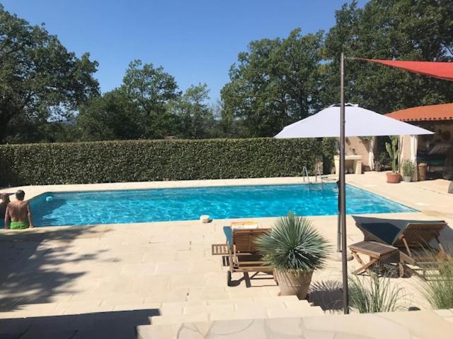 Petit mas provencal 3 pers 1 piece 30 m2 tout confort lisiere foret jardin Jacuzzi Piscine Saint-Paul-en-Forêt Extérieur photo